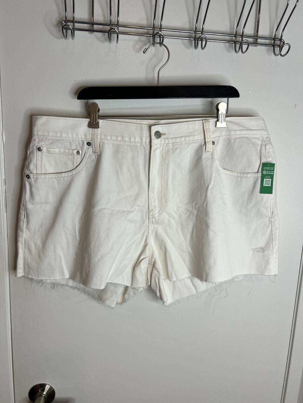 Gap Women's Stride Short Raw Hem White NEW ~ Size 18/34